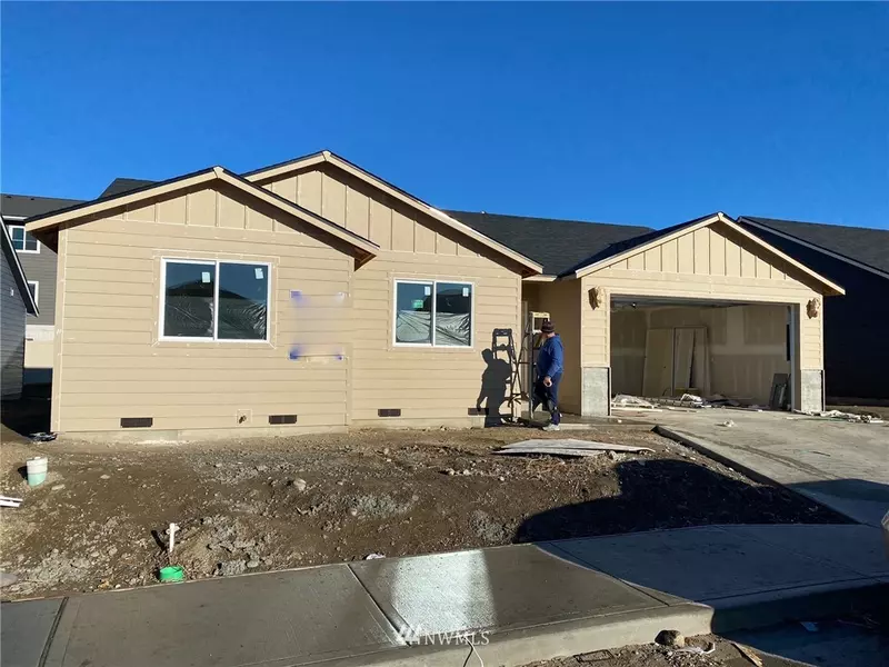 2259 S Mystical LOOP, East Wenatchee, WA 98802