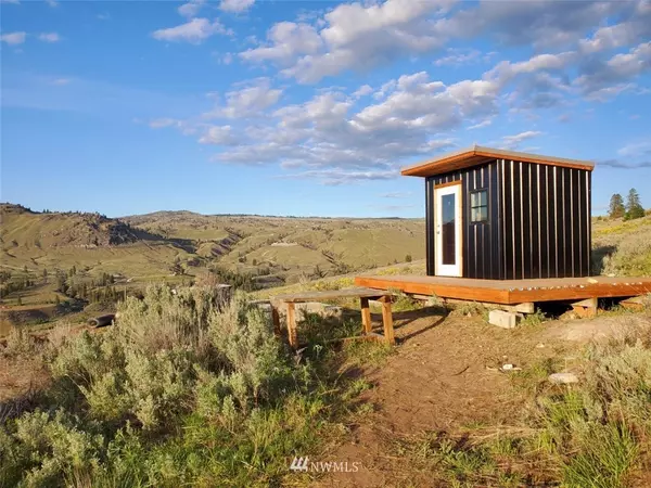 10 Gold Rush Ridge RD, Oroville, WA 98844