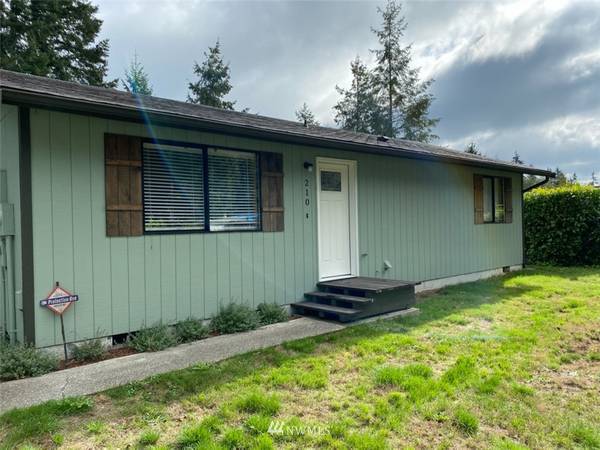 210 Larson Lake LN, Belfair, WA 98528