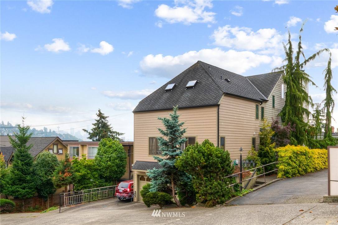 2341 W Crockett ST, Seattle, WA 98199