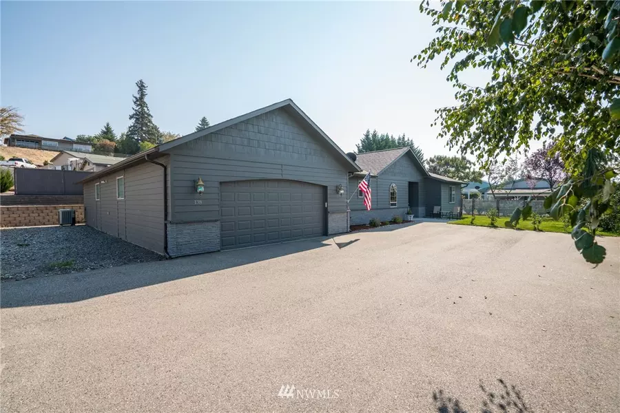 138 25th ST NW, East Wenatchee, WA 98802