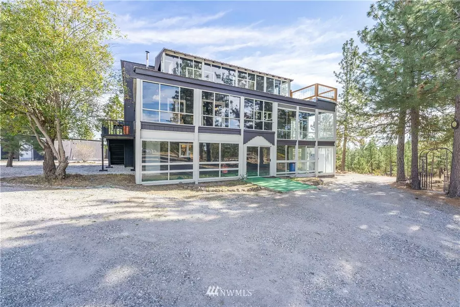 107 Pioneer LN, East Wenatchee, WA 98802