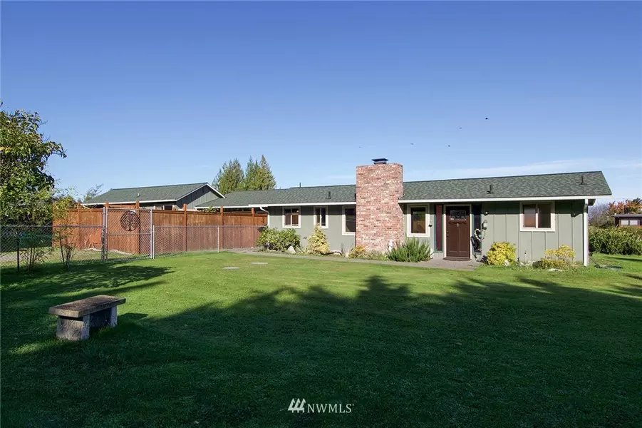 101 Garden LN, Sequim, WA 98382