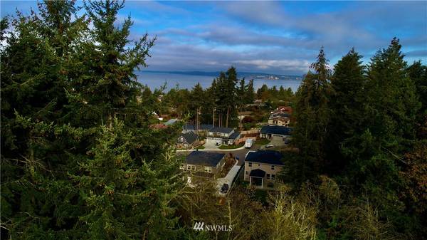 1211 Walnut LN, Steilacoom, WA 98388