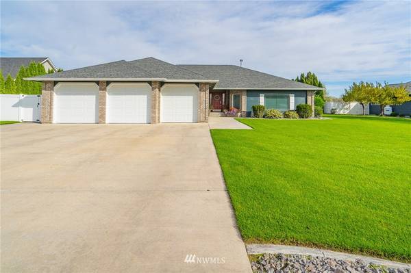 821 S Sand Dunes RD, Moses Lake, WA 98837