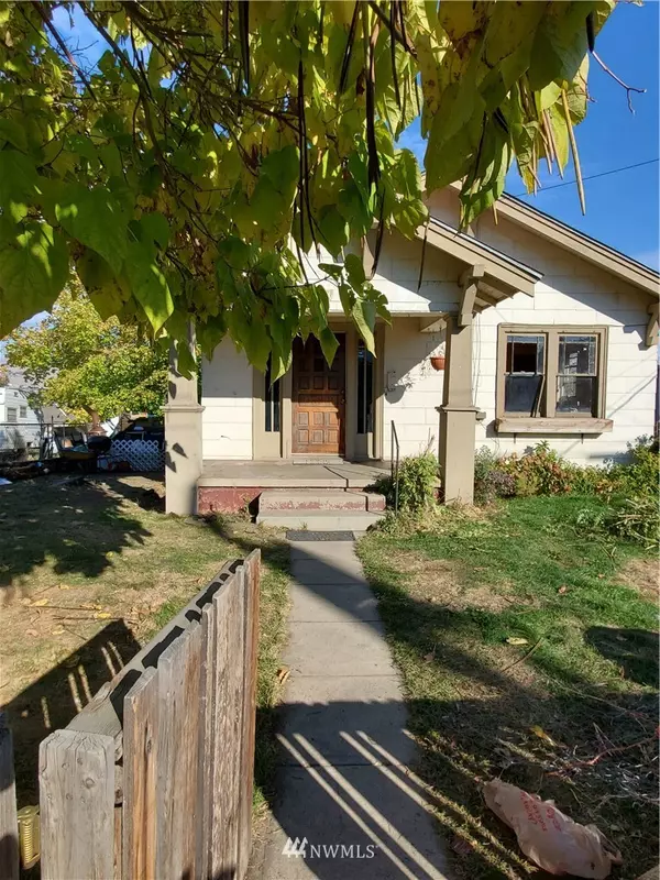 527 Walker AVE, Wenatchee, WA 98801