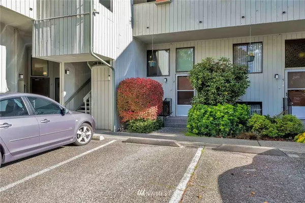 Seattle, WA 98125,11401 Roosevelt WAY NE #4