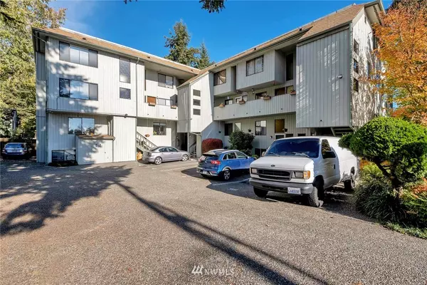 11401 Roosevelt WAY NE #4, Seattle, WA 98125