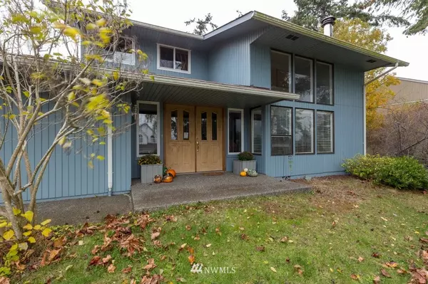 827 SW Fairhaven DR, Oak Harbor, WA 98277