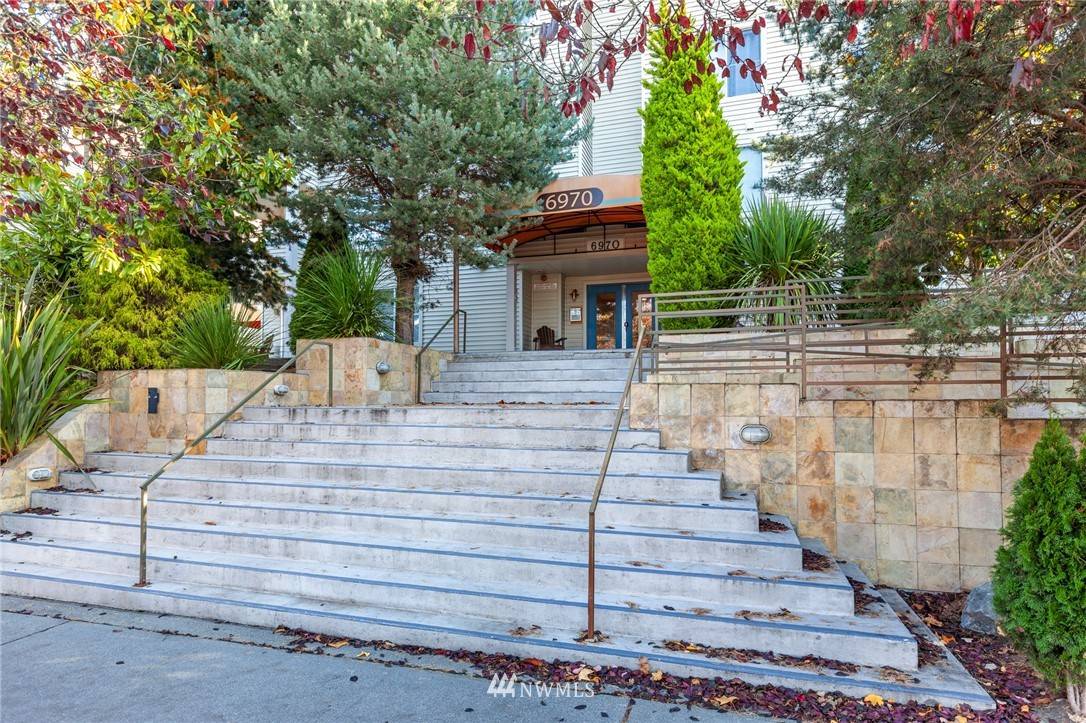 6970 California AVE SW #B206, Seattle, WA 98136