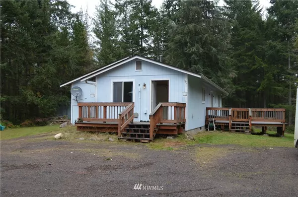 2001 NE Blacksmith DR, Belfair, WA 98528