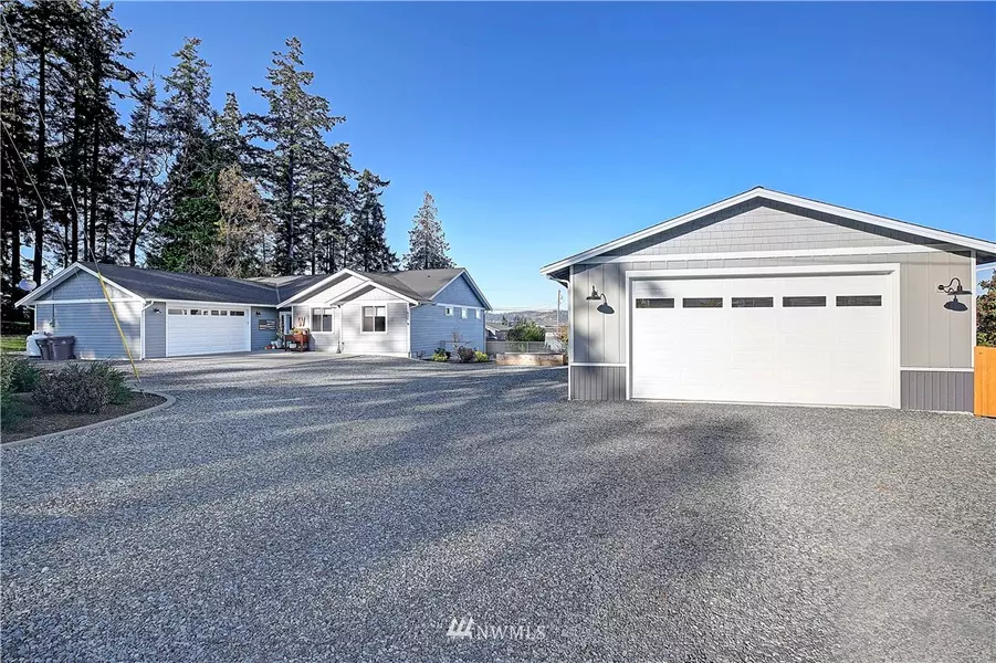 836 Granite LN, Camano Island, WA 98282