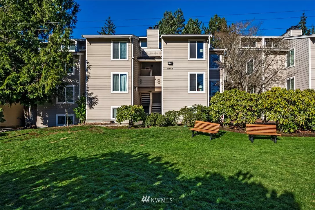 Shoreline, WA 98155,19853 25th AVE NE #212