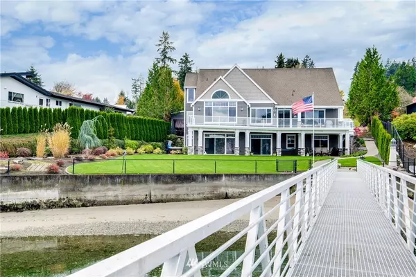 217 Bella Bella DR, Fox Island, WA 98333
