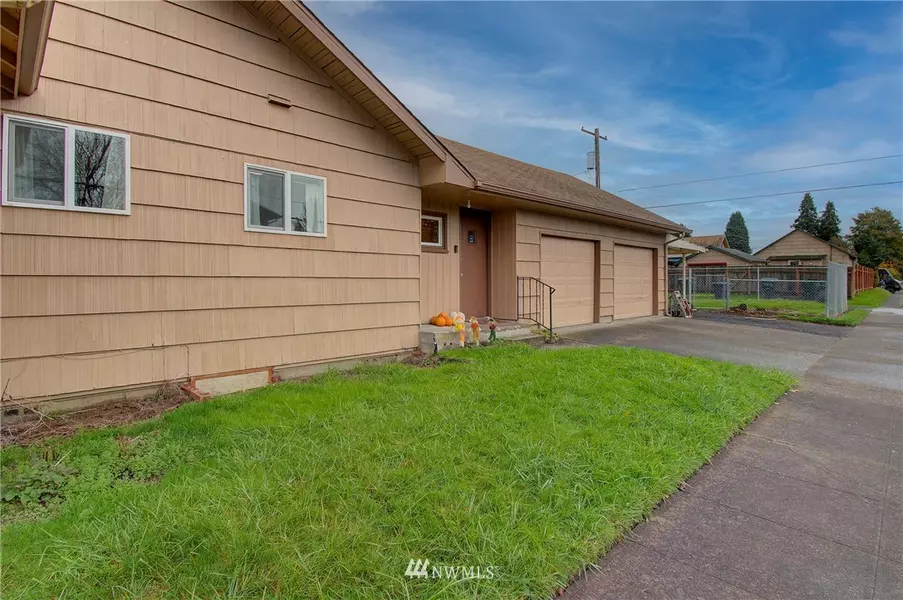 302 23rd AVE, Longview, WA 98632