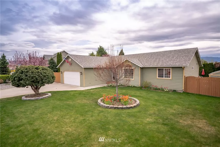 2451 Plateau DR, East Wenatchee, WA 98802