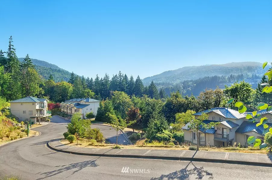 387 12th AVE NW #387, Issaquah, WA 98027