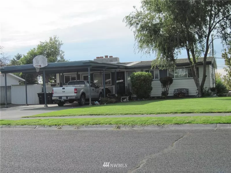 2054 S Belair DR, Moses Lake, WA 98837