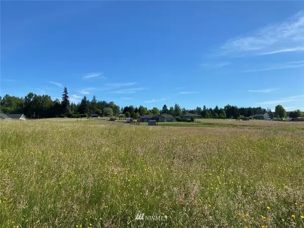 261 Rose Garden LN, Kelso, WA 98626