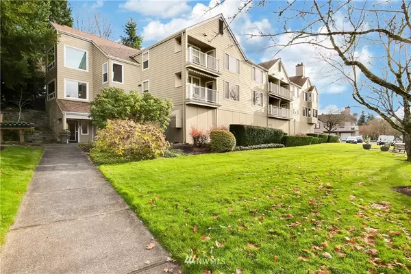 4152 Providence Point DR SE #201, Issaquah, WA 98029