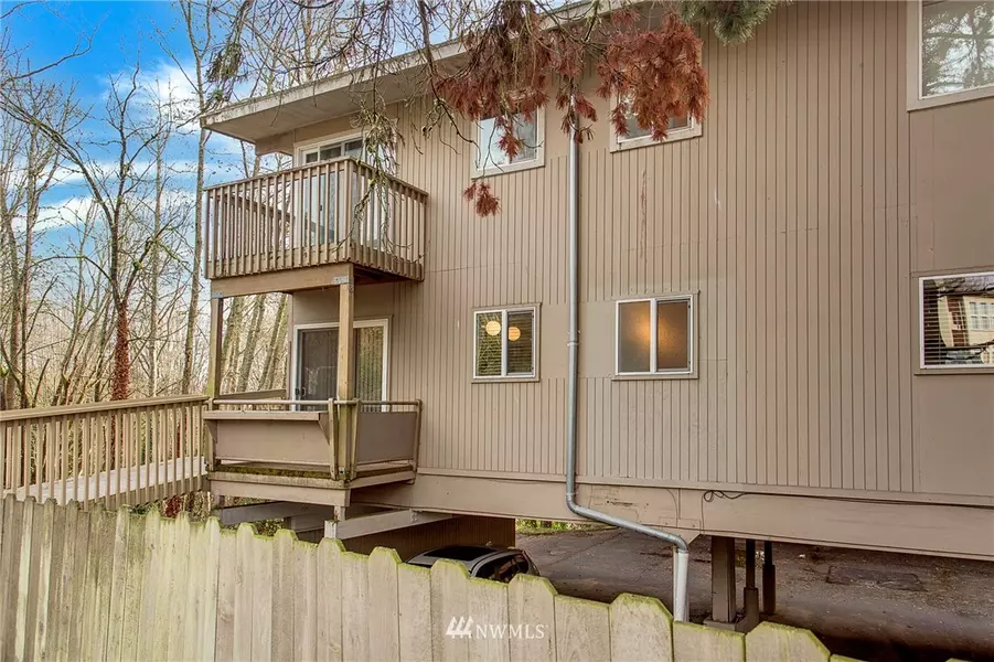 465 Winslow WAY E #201, Bainbridge Island, WA 98110