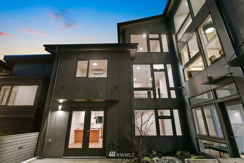 3044 31st AVE W, Seattle, WA 98199