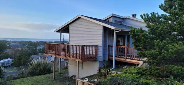 30201 J PL, Ocean Park, WA 98640