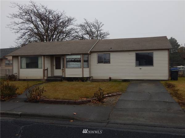 327 W Knolls Vista DR, Moses Lake, WA 98837