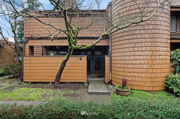 11510 NE 128th ST #4, Kirkland, WA 98034