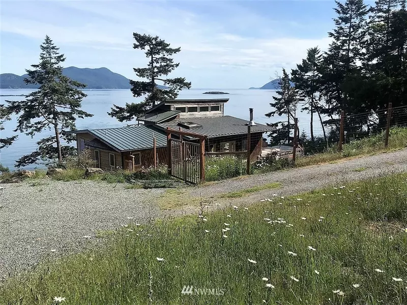 32 Codfish LN, Orcas Island, WA 98279