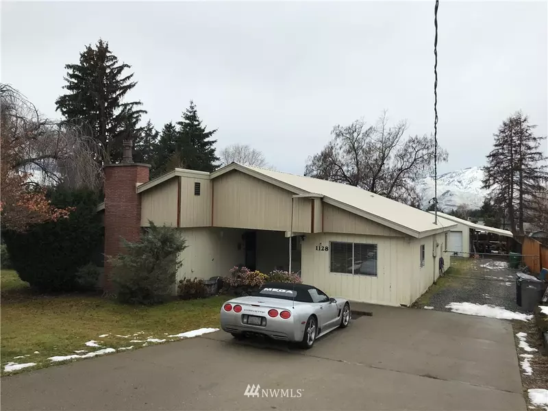 1128 N Denis CT, East Wenatchee, WA 98802