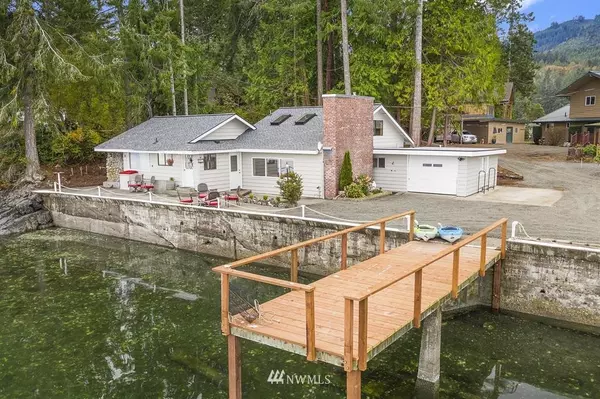 303 N Webster LN, Lilliwaup, WA 98555