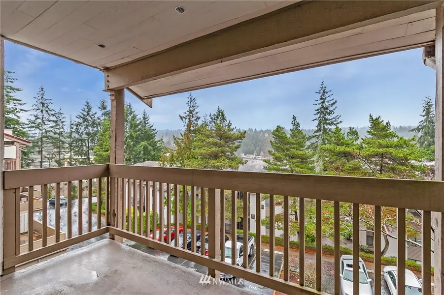 10418 NE 32nd PL #C306, Bellevue, WA 98004