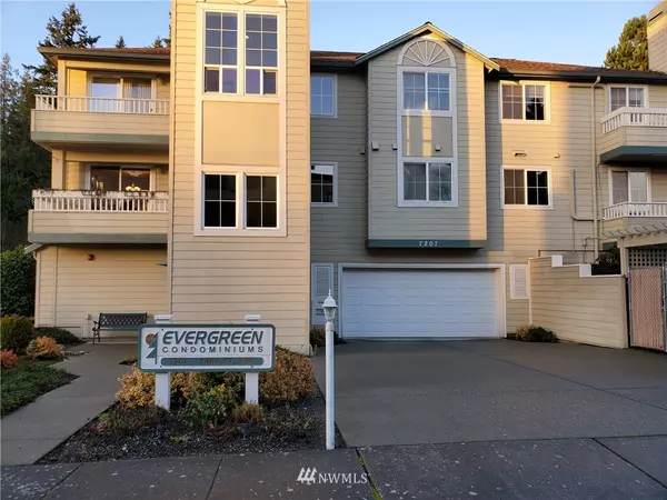 Edmonds, WA 98026,7207 210th ST SW #203