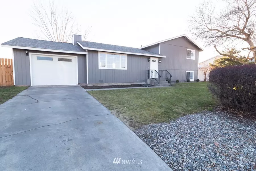 315 Sharon AVE E, Moses Lake, WA 98837