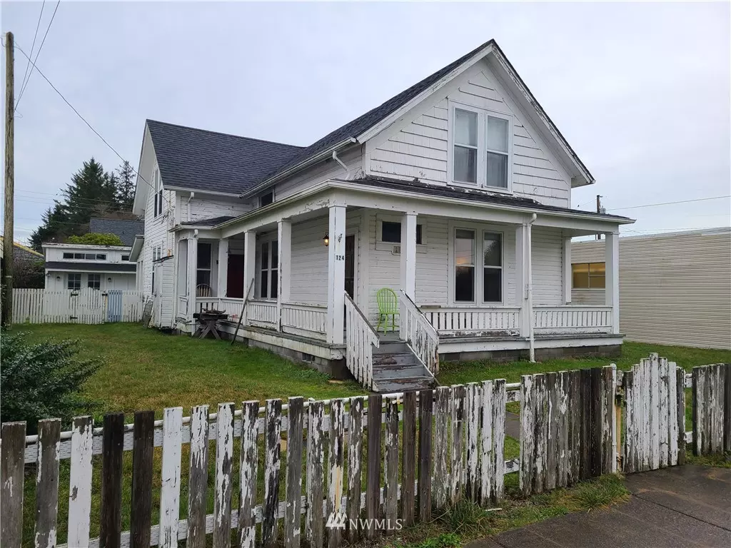 Ilwaco, WA 98624,124 Lake ST SE