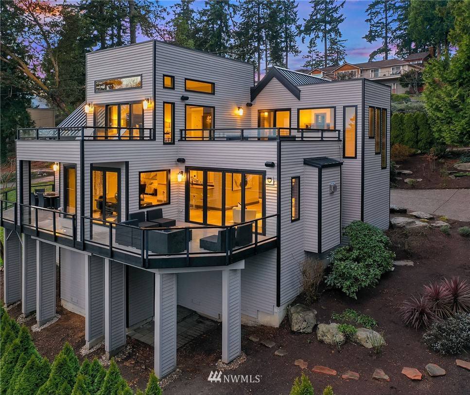 8351 NE Juanita DR, Kirkland, WA 98034