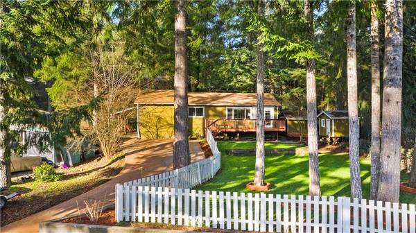 41 NE Barbara LN, Belfair, WA 98528