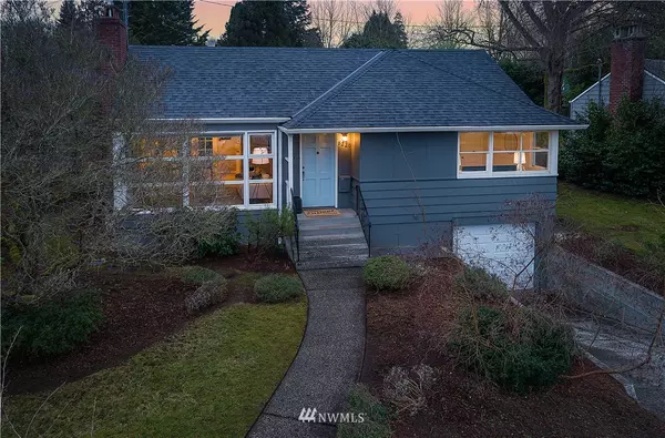 8220 40th AVE NE, Seattle, WA 98115