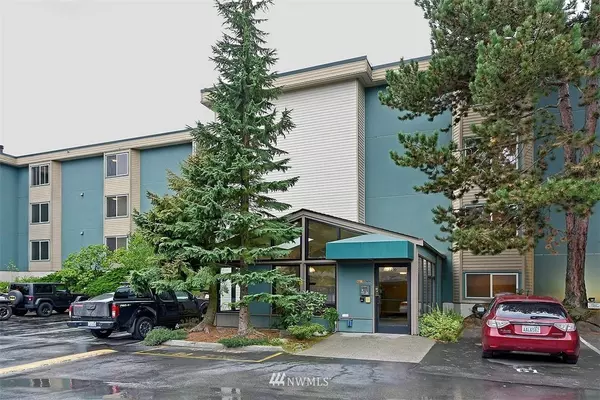 2210 NE 92nd ST #303, Seattle, WA 98115