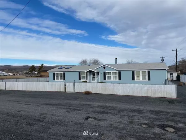 10 SE 7th AVE, Soap Lake, WA 98851