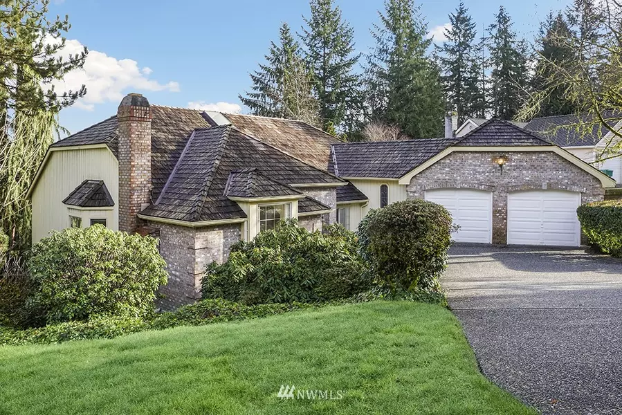 2725 NW Pine Cone DR, Issaquah, WA 98027