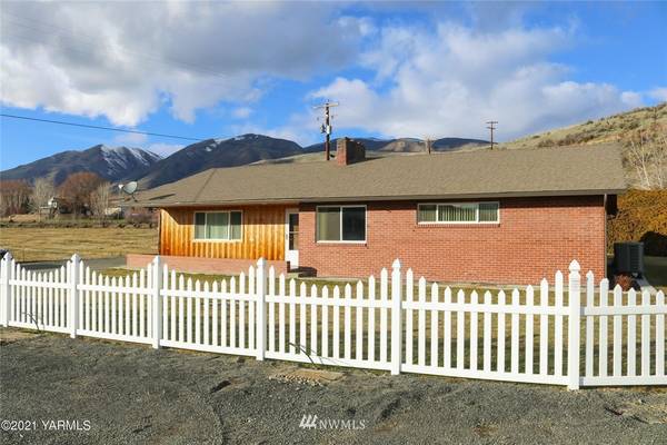 290 Simmons RD, Naches, WA 98937