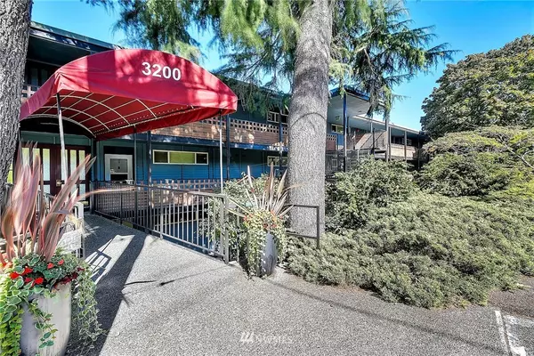 3200 W Commodore WAY #110, Seattle, WA 98199