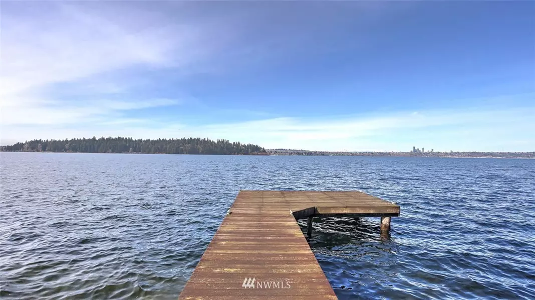 4713 Forest AVE SE, Mercer Island, WA 98040