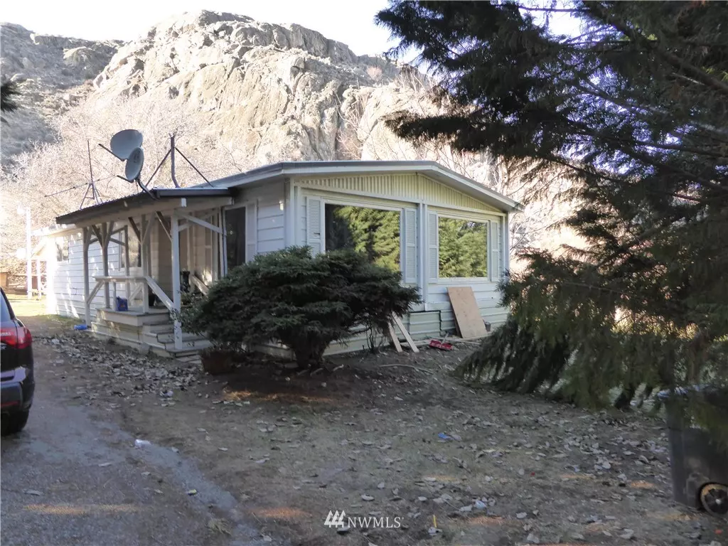 Chelan Falls, WA 98817,582 B ST