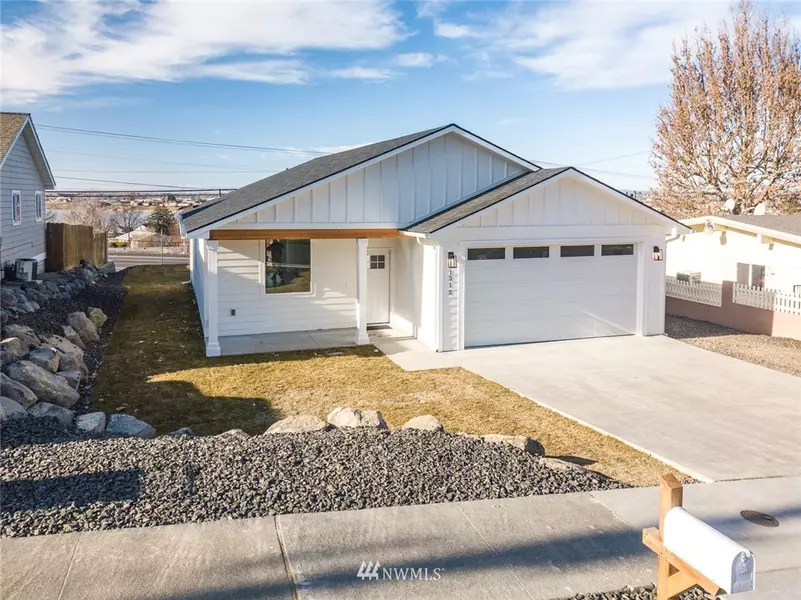 224 4th AVE SE, Soap Lake, WA 98851