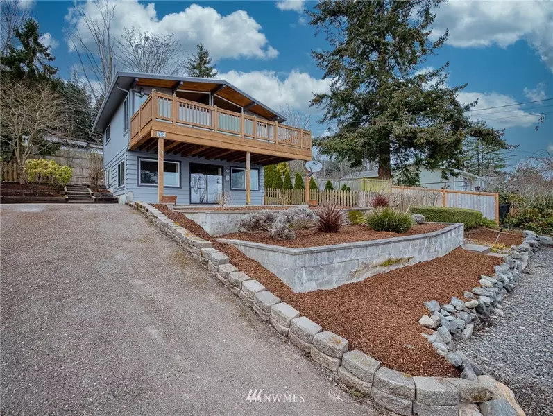 576 Waterline LOOP, Camano Island, WA 98282