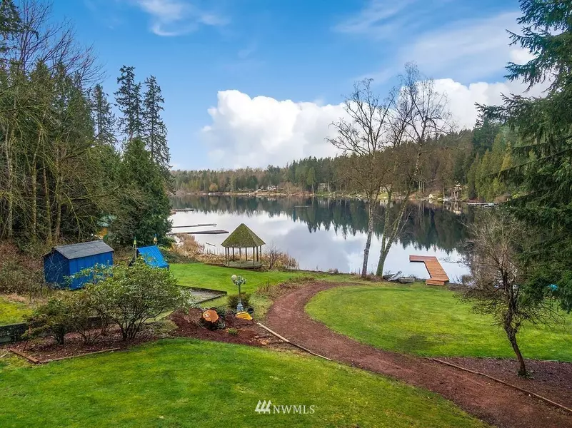 18113 E Spring Lake Dr SE, Renton, WA 98058