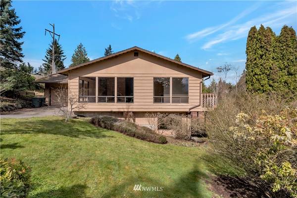 19428 65th PL NE, Kenmore, WA 98028